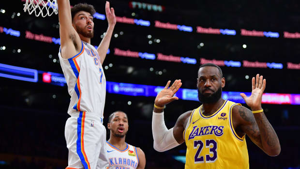 Chet Holmgren, LeBron James